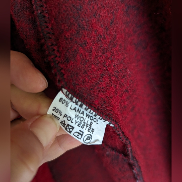 Vivien Shyu Red Duster - Picture 2 of 4